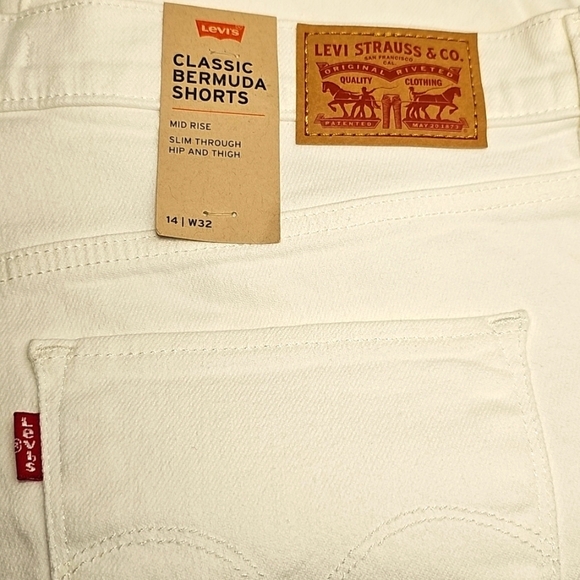NWT Levi's Womens Classic Bermuda Shorts Mid Rise 5-pocket White Denim 14 - Picture 3 of 6